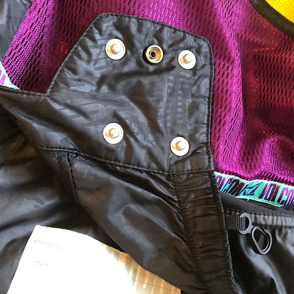 Volcom Ski/Snowboard Jacket - Picture 5 of 11